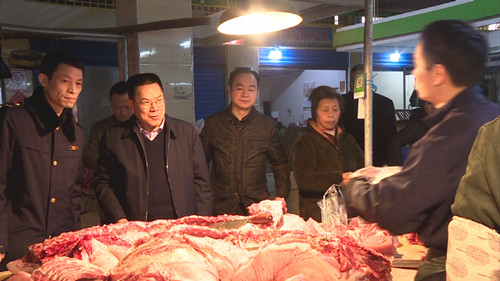  劉如樂帶隊督查節前市場食品安全