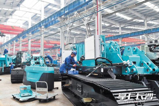 山河智能高端工程机械装备研制及产业化项目总投资10.2亿元,主要建设液压挖掘机生产车间、盾构机装配车间等。 均为长沙晚报全媒体记者王志伟摄