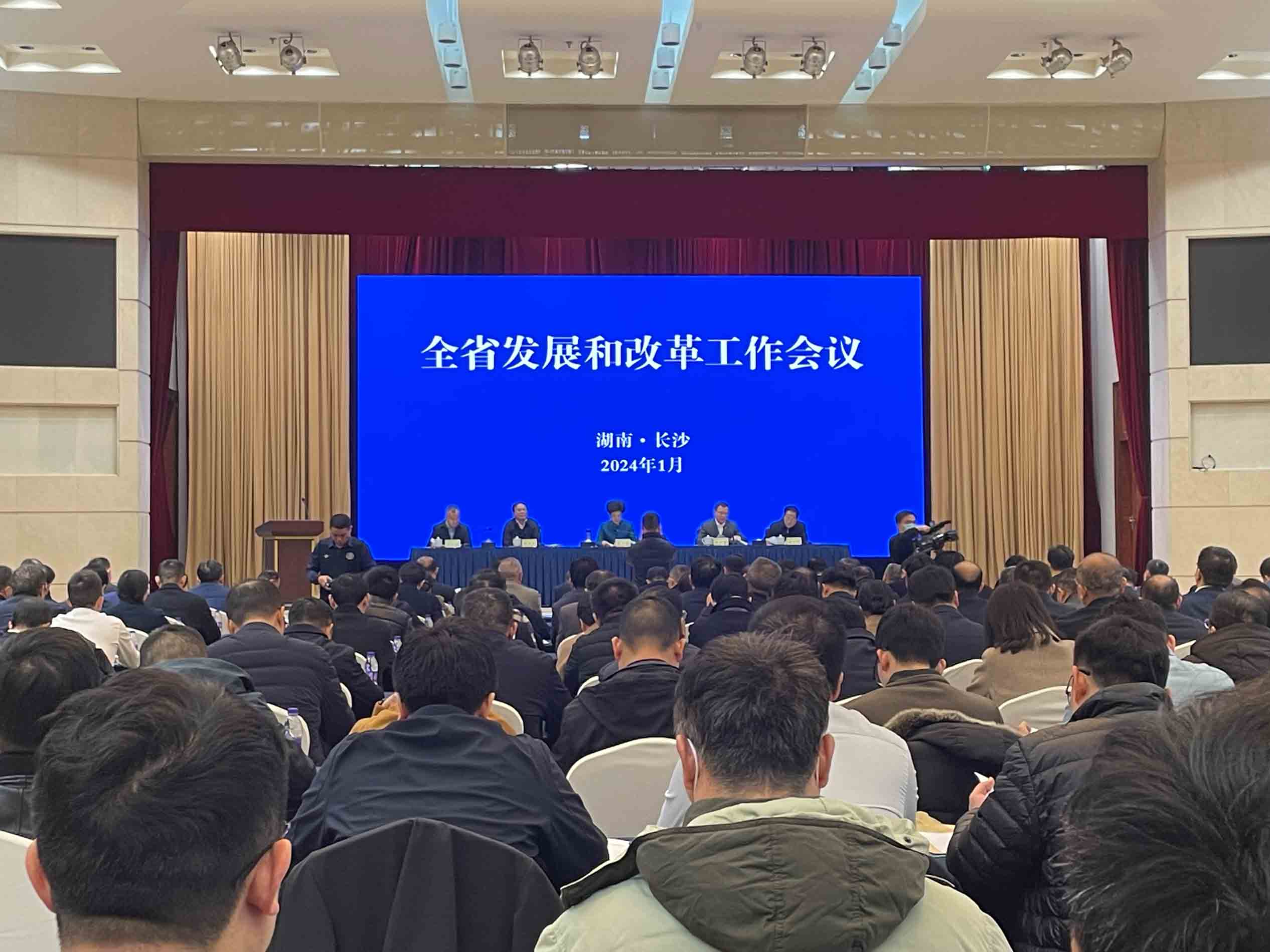 会议现场。邓依乔摄