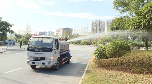 开云kaiyun官网市园林绿化养护中心：用汗水守护城市绿意(图2)