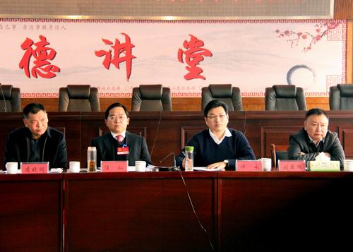 汪灿参加市十六届人大四次会议分团讨论