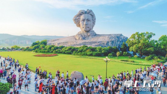 橘子洲公园作为长沙的城市客厅,一直免费对市民和游客开放。