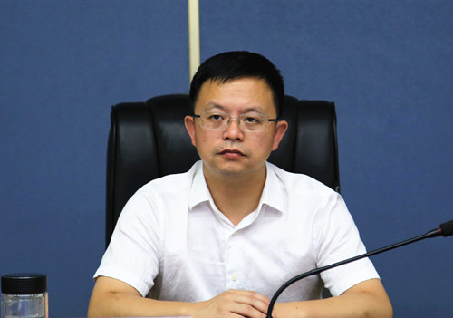 谢胜主持召开市委常委扩大会议