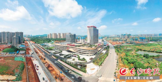 湖南妇女儿童医院位于岳麓区洋湖片区潭州大道西侧,洋湖湿地公园以南。均为长沙晚报通讯员 郑金轩 摄