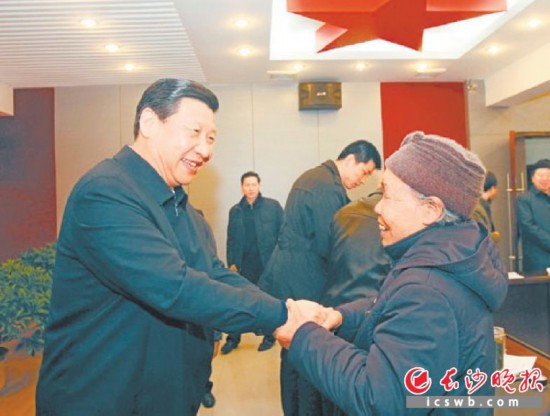 2011年3月20日, 习近平在韶山村同老党员亲切交谈。
