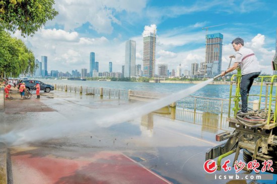 ˮƽ̨޾־Ըںˮչٹˮǹɨѡ󣬲ϴˡϴ棬æòֺ ɳȫý · 