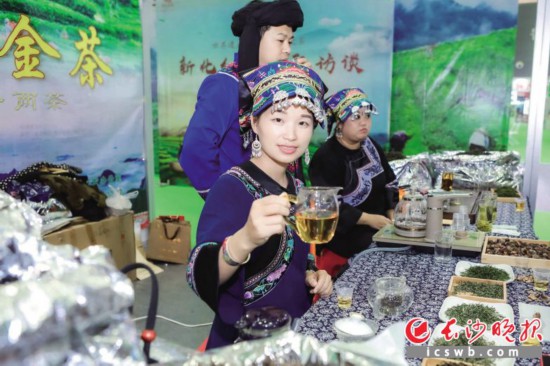 湘西黄金红茶在农博会上收获8000多万元的订单。