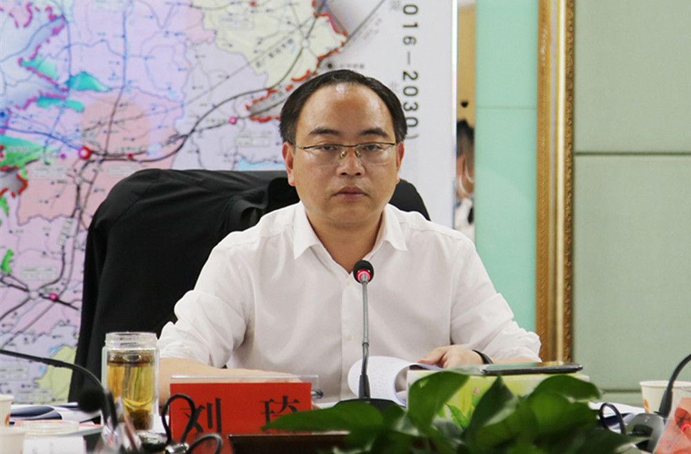 刘琦第十次常务会(2)_副本.jpg 刘琦第十次常务会(2)_副本.jpg