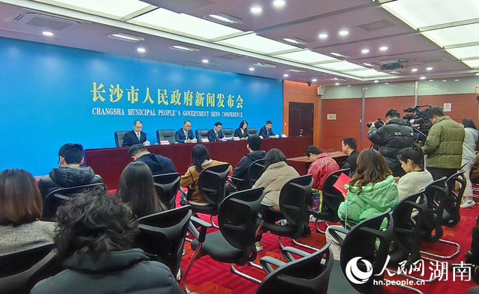 新闻发布会现场。人民网记者 刘宾摄