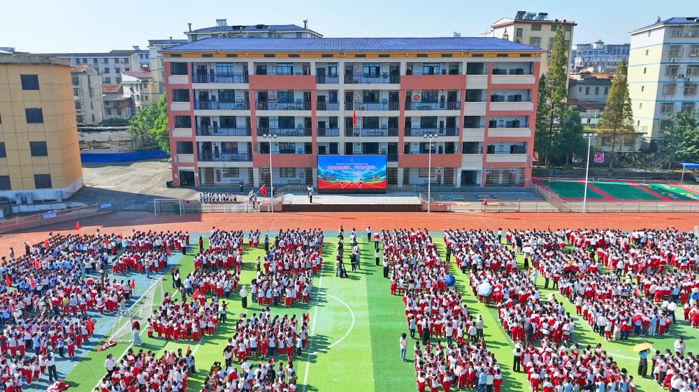 ��һ��С���߾ٶ�������� ��������³���